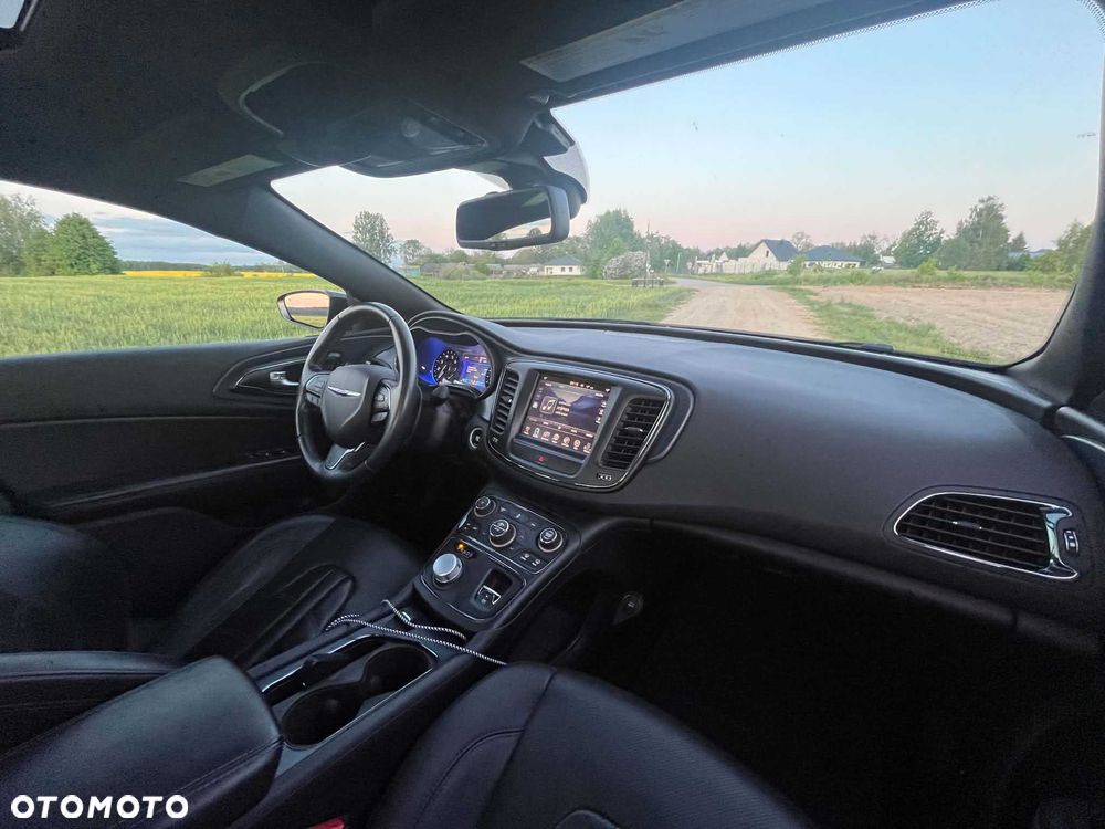 Chrysler 200 - 6