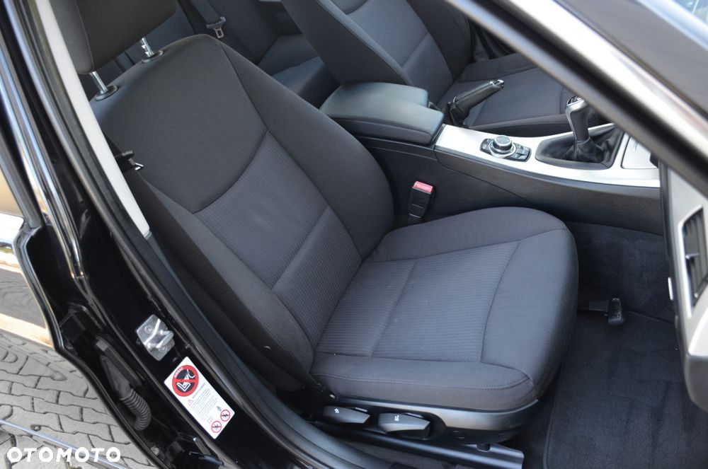 BMW Seria 3 320d Efficient Dynamics - 28