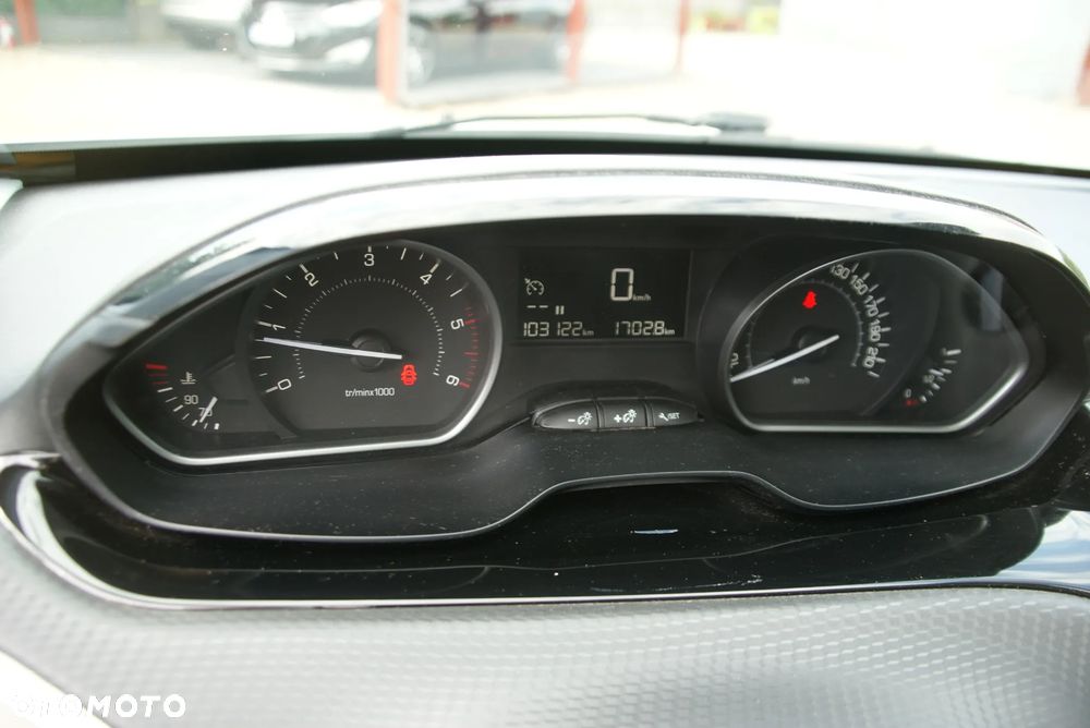 Peugeot 2008 BlueHDi 100 STOP & START Style - 16