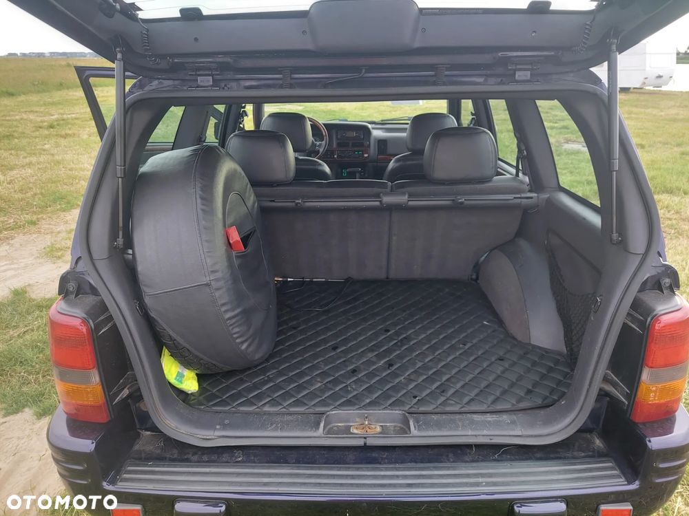 Jeep Grand Cherokee - 12