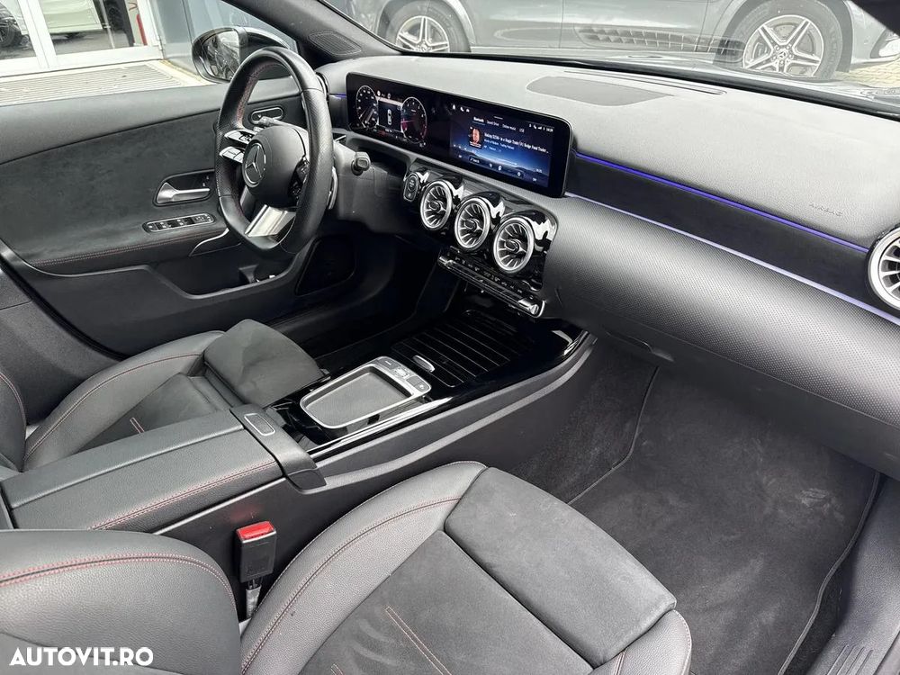 Mercedes-Benz A 200 MHEV 7G-DCT Sedan - 11