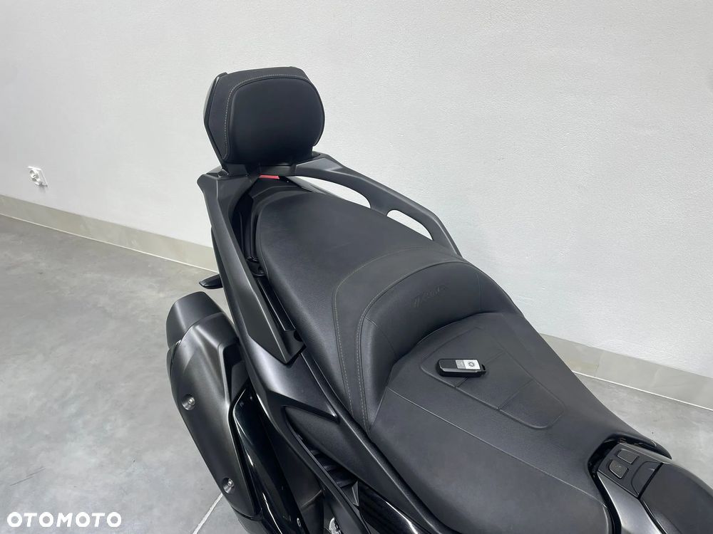 Yamaha Tmax - 16