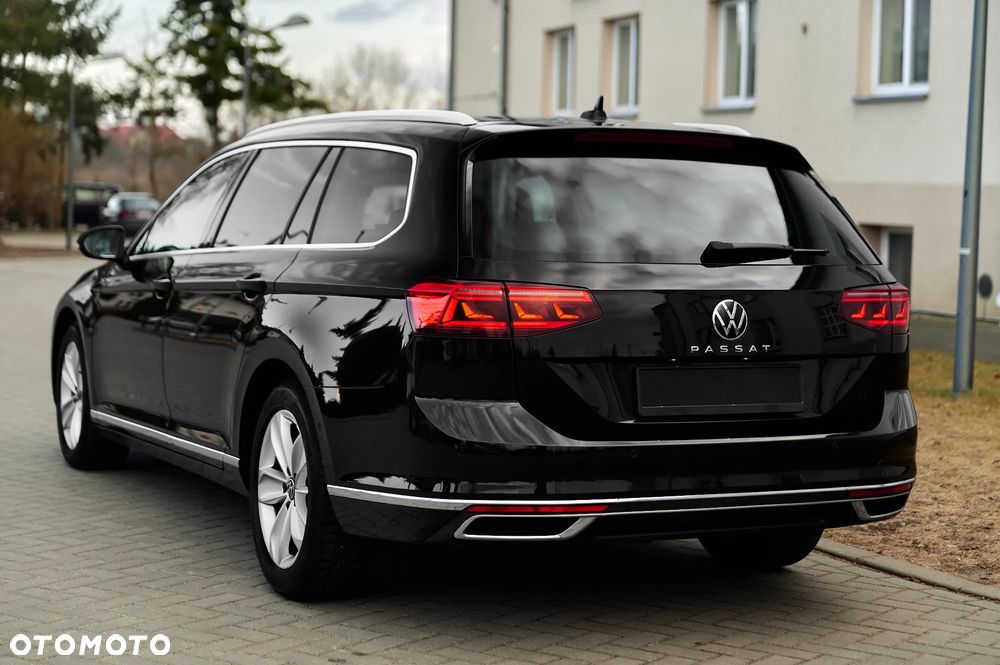 Volkswagen Passat Variant 2.0 TDI EVO Elegance DSG - 9