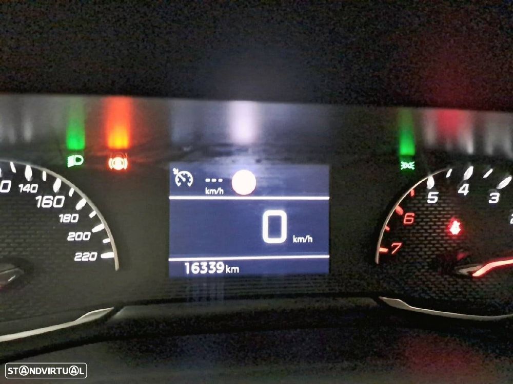 Peugeot 2008 1.2 PureTech Style - 13