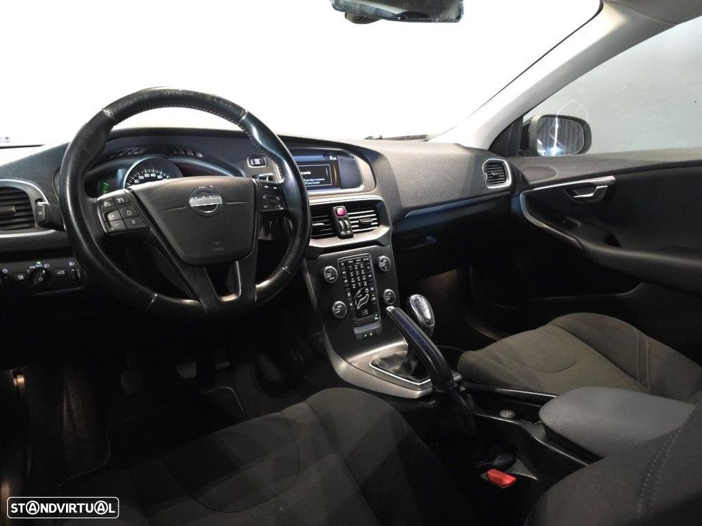 Volvo V40 1.6 D2 Momentum - 23