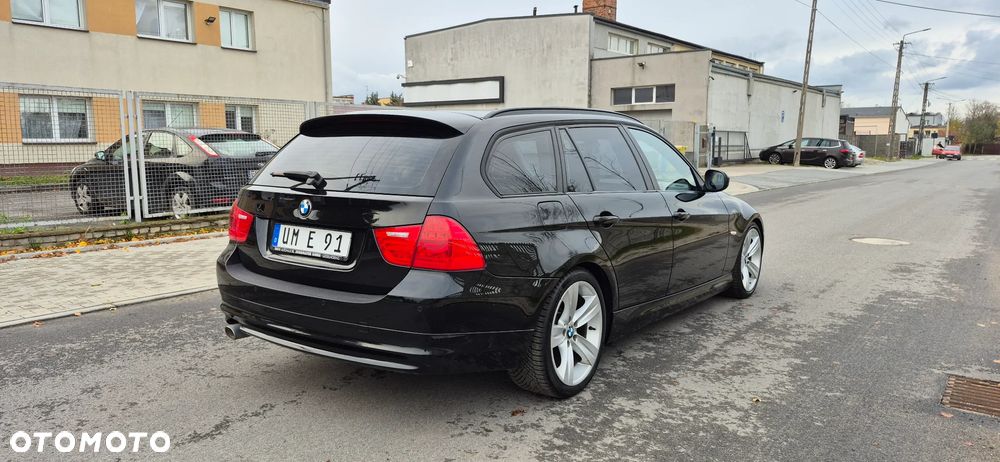 BMW Seria 3 320d DPF Touring - 10