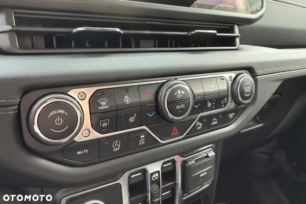 Jeep Wrangler Unlimited GME 2.0 Turbo Sahara - 22