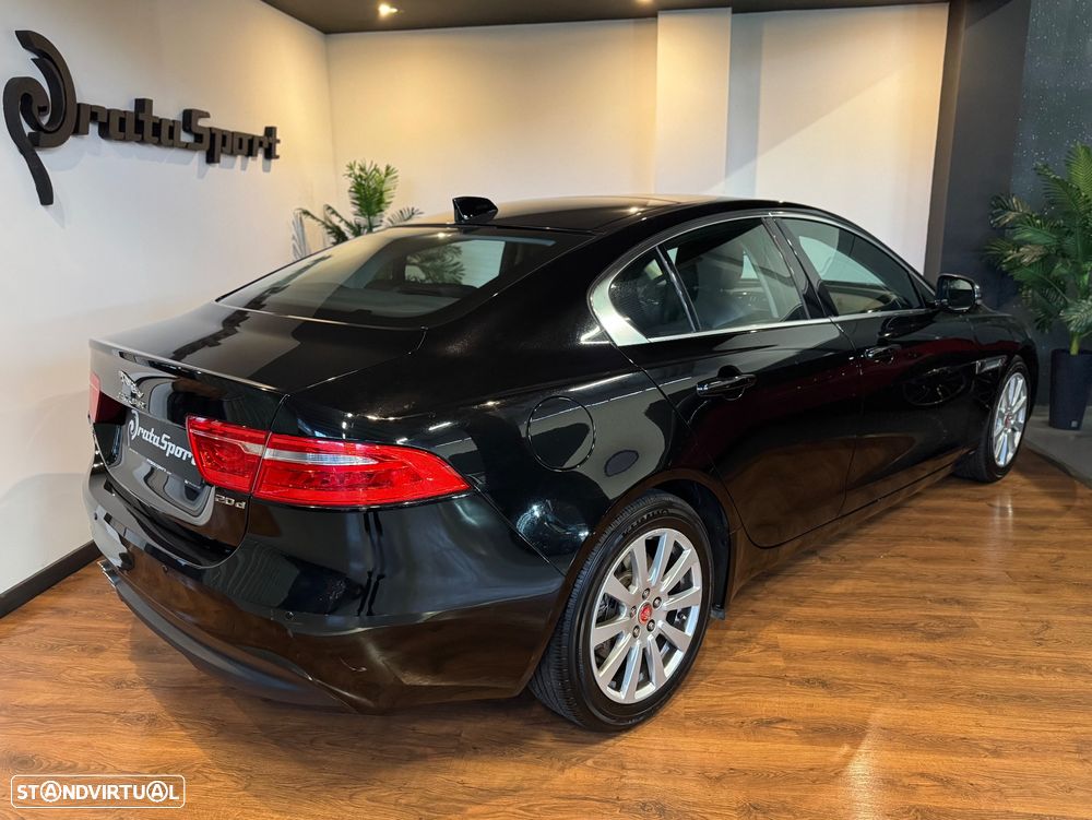 Jaguar XE 2.0 D R-Dynamic HSE - 44