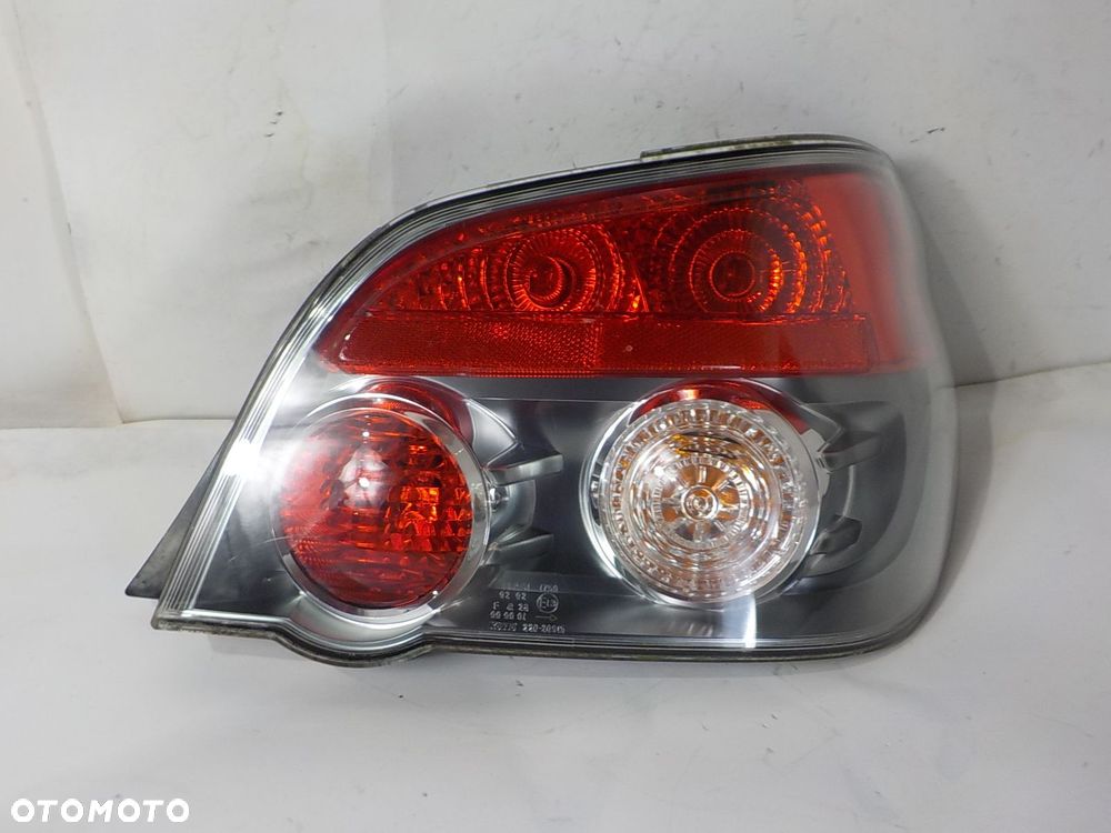SUBARU IMPREZA II GD SEDAN LAMPA PRAWA TYŁ TYLNA UK - 1
