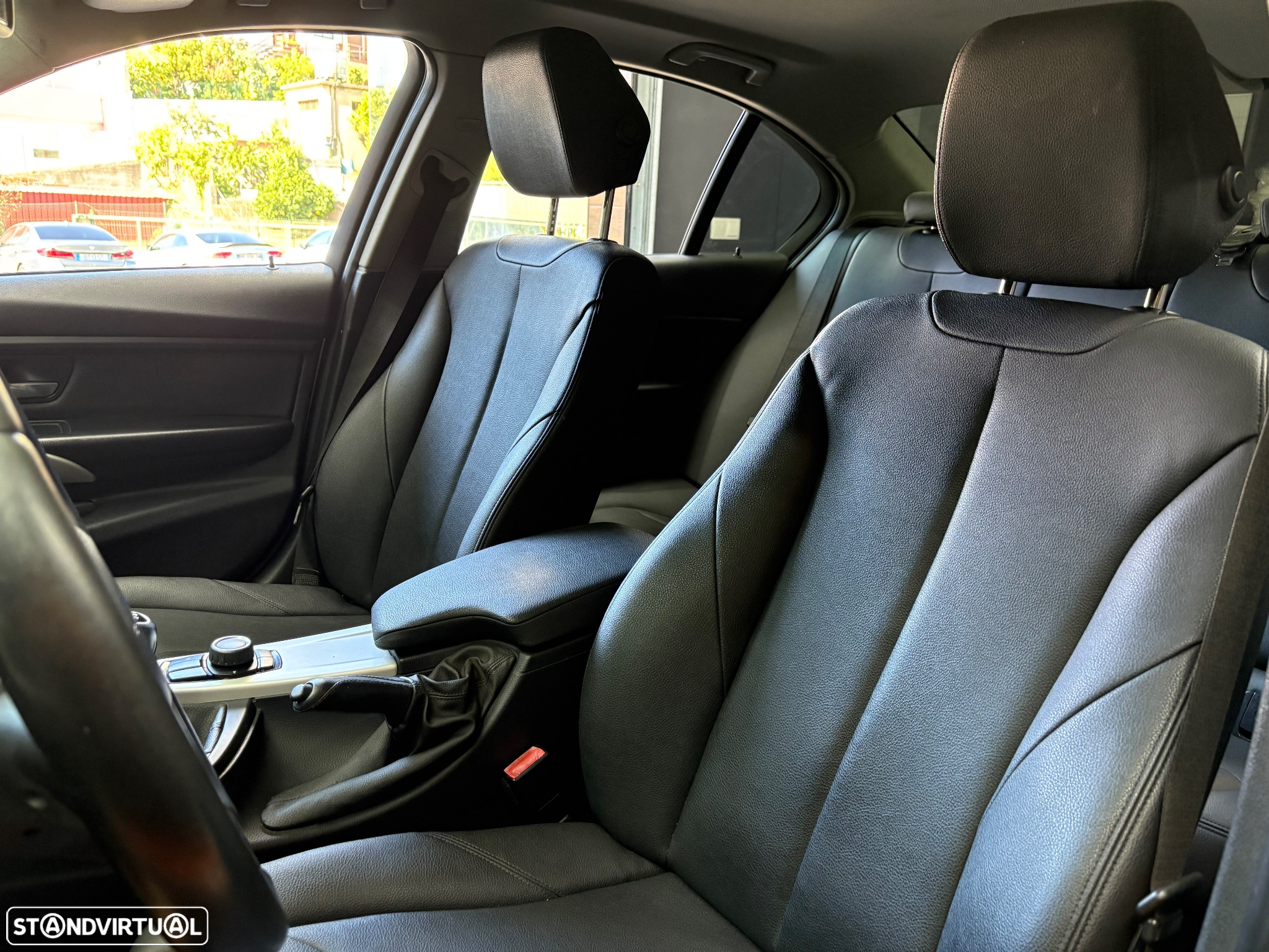 BMW 318 d Line Sport - 12