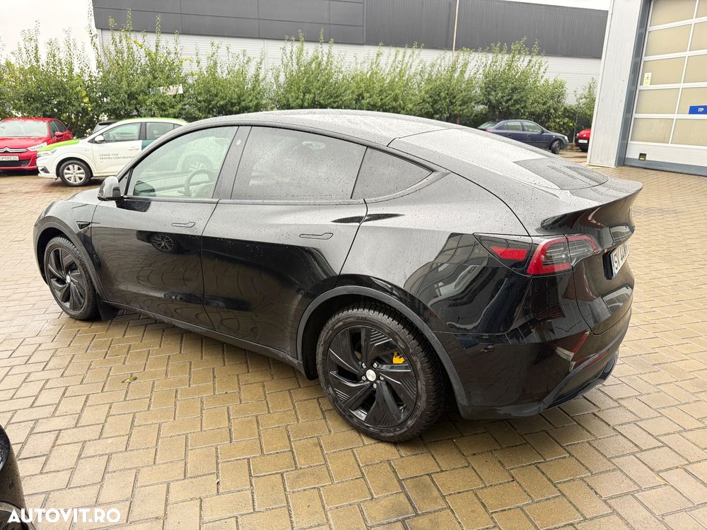 Tesla Model Y - 3