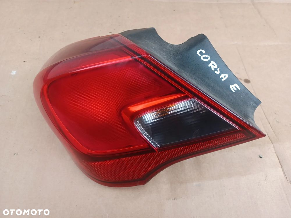 LAMPA TYLNA LEWA OPEL CORSA E 3D - 1