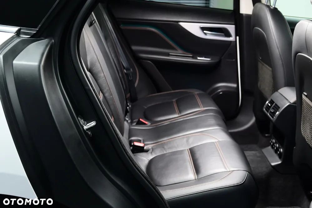 Jaguar F-Pace - 23
