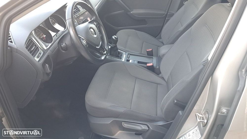 VW Golf 1.6 TDI Confortline - 13