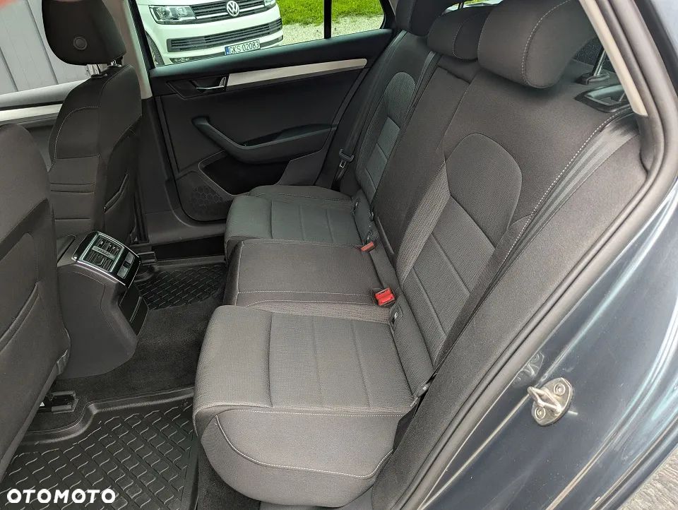 Skoda Superb 2.0 TDI DSG Ambition - 27