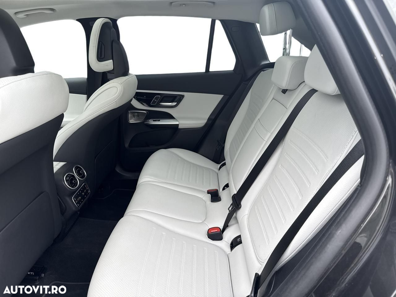Mercedes-Benz GLC 300 e 4MATIC - 11