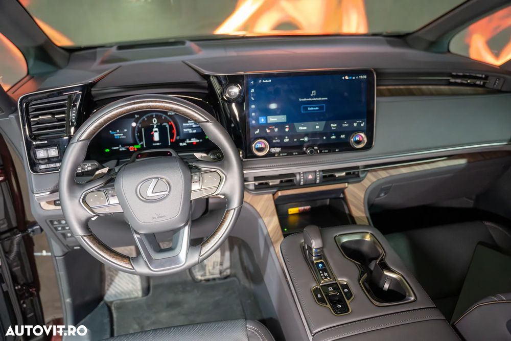 Lexus LM 350h Luxury - 31
