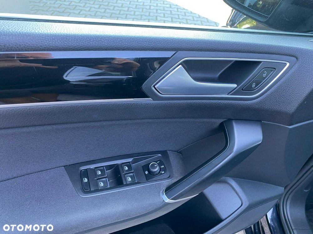 Volkswagen Touran - 17