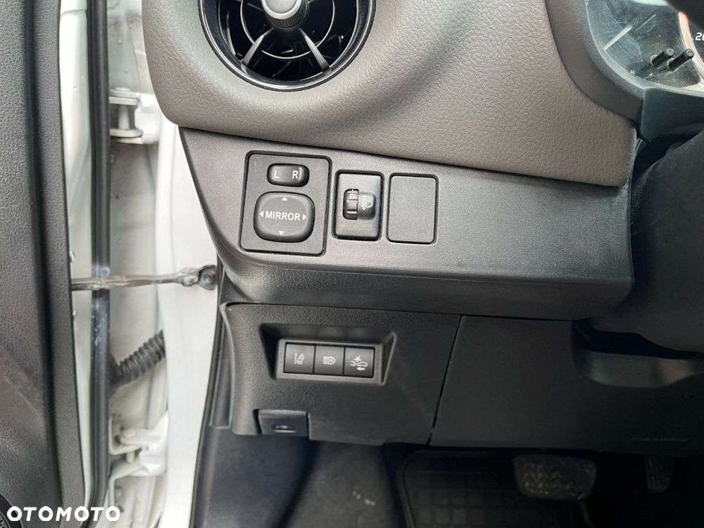 Toyota Yaris Hybrid 100 Business Edition - 10