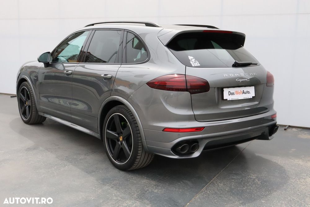Porsche Cayenne 4.2 L S - 3