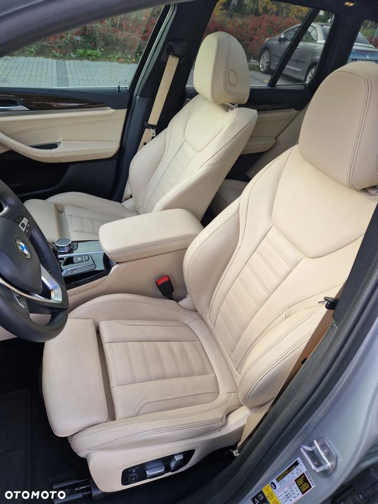 BMW X3 xDrive30i Luxury Line - 23