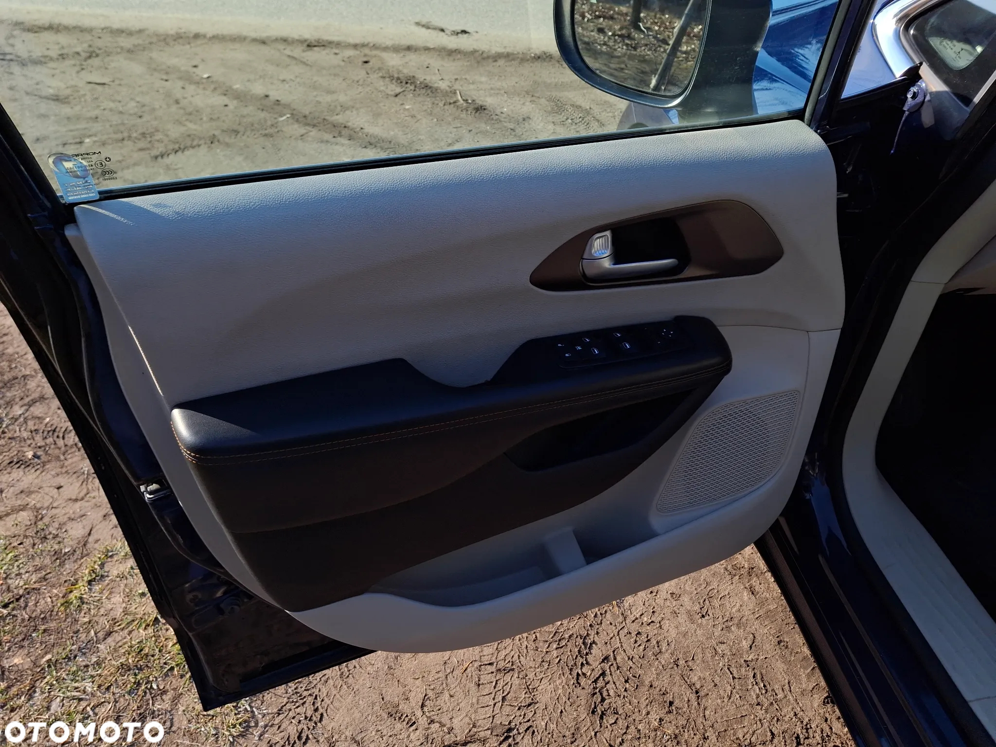 Chrysler Pacifica - 10