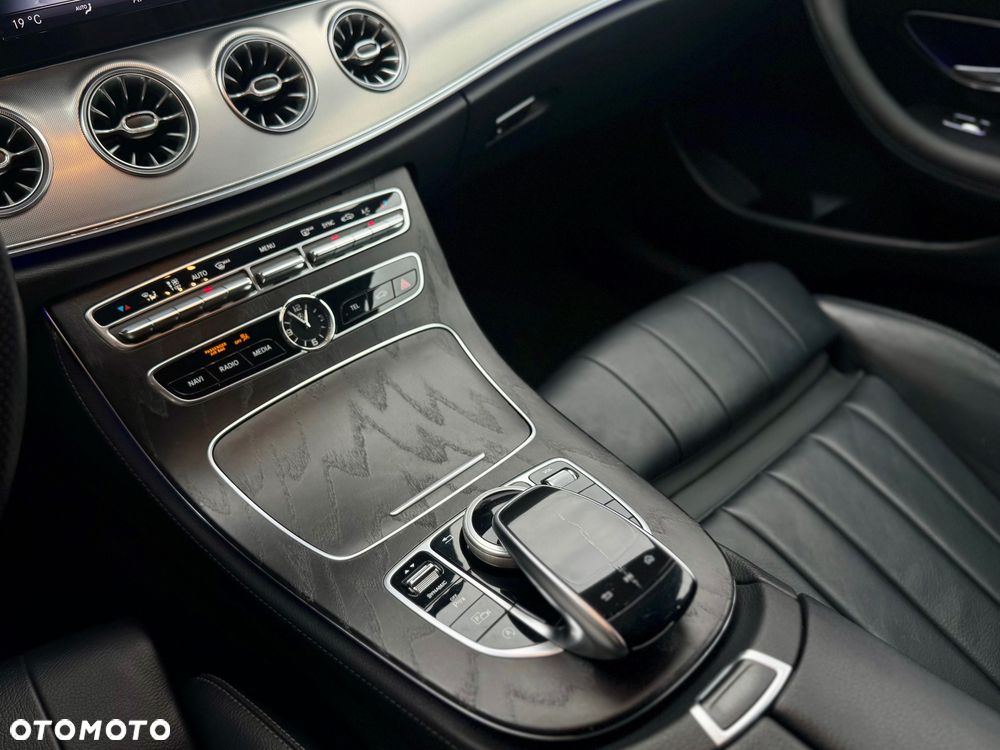 Mercedes-Benz Klasa E 300 9G-TRONIC AMG Line - 18