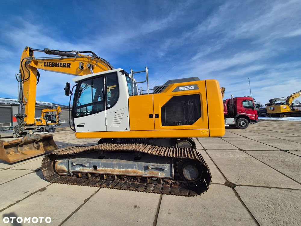 Liebherr R924 - 11