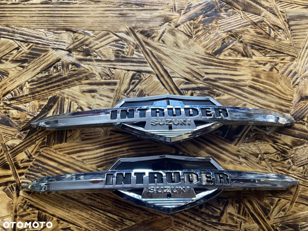 SUZUKI INTRUDER 800 Znaczek Emblemat - 1