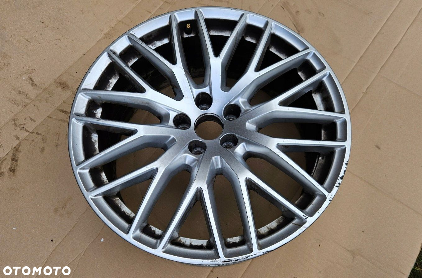 Felga aluminiowa Audi Q7 4M 4M0601025CQ 20" 9J - 2