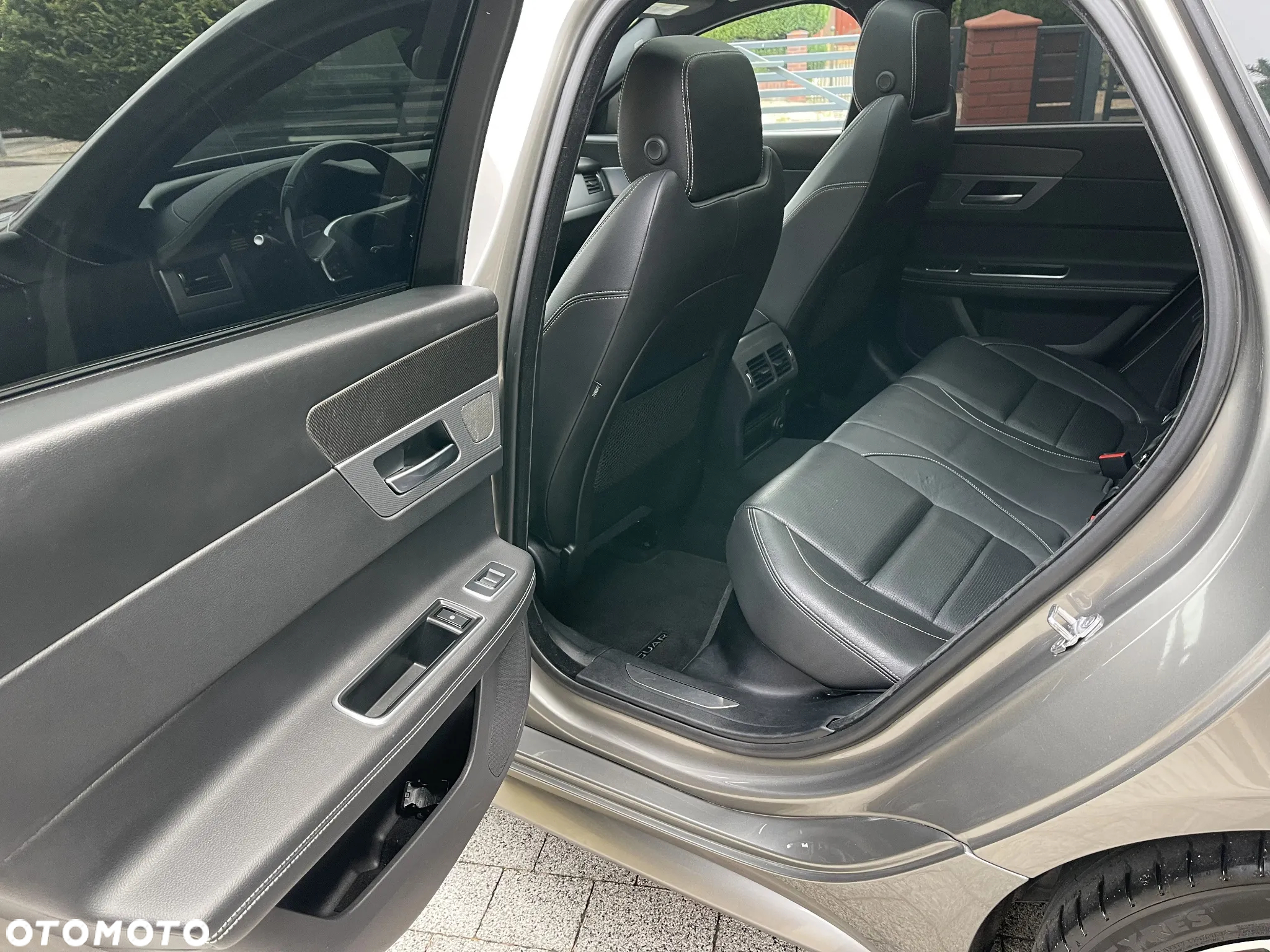 Jaguar XF 2.0 i4D R-Sport - 15
