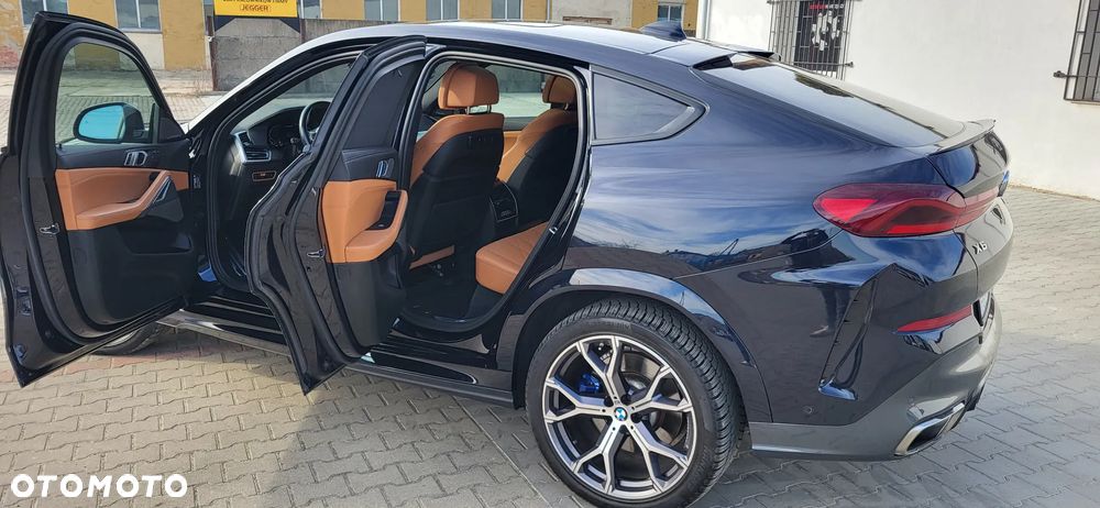 BMW X6 M50i - 10