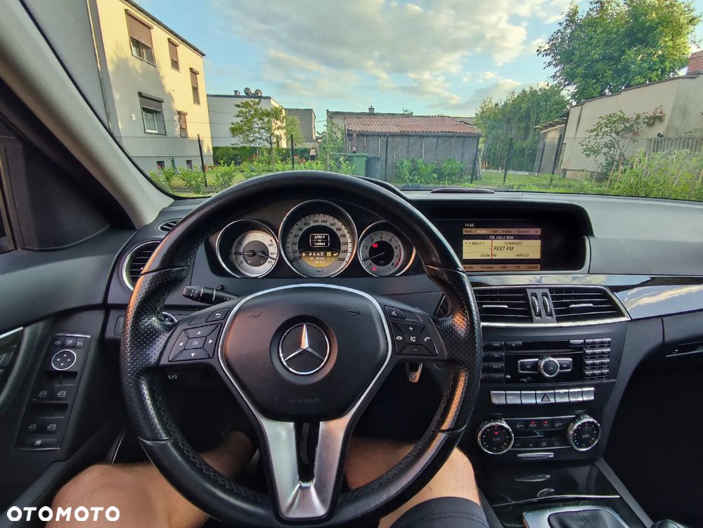 Mercedes-Benz Klasa C 250 CGI BlueEff Avantgarde - 17