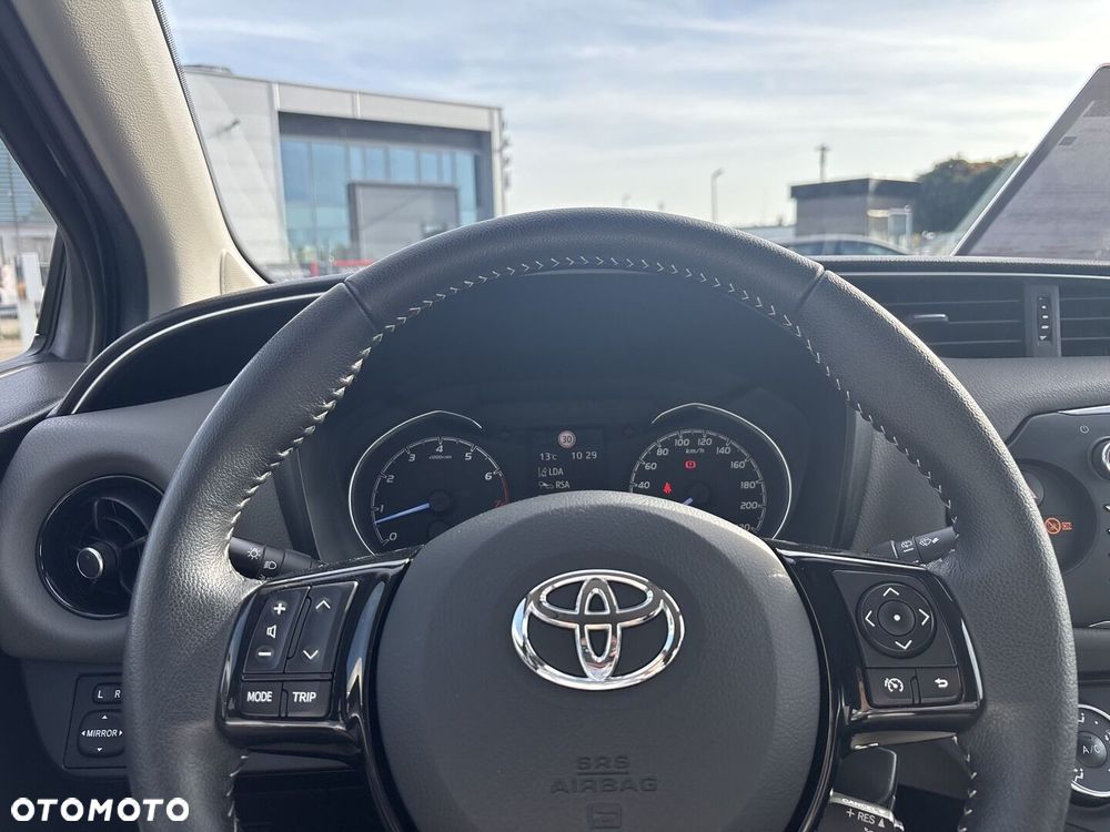 Toyota Yaris 1.5 Premium - 23