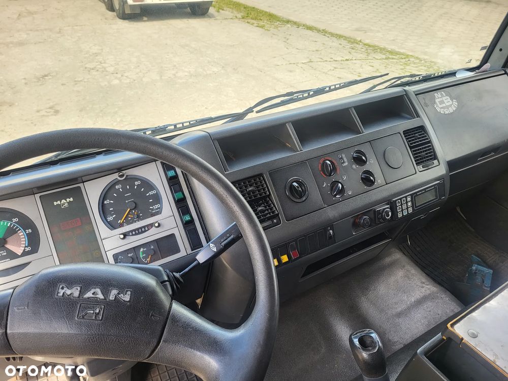 MAN LE220C - 6