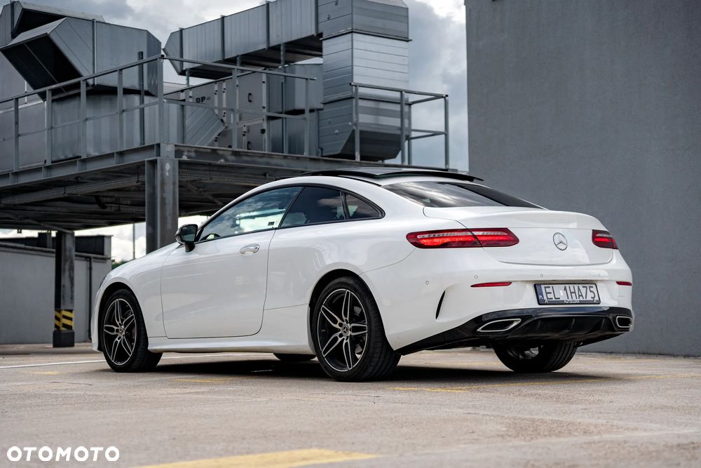 Mercedes-Benz Klasa E 220 d Coupe 4-Matic 9G-TRONIC - 3