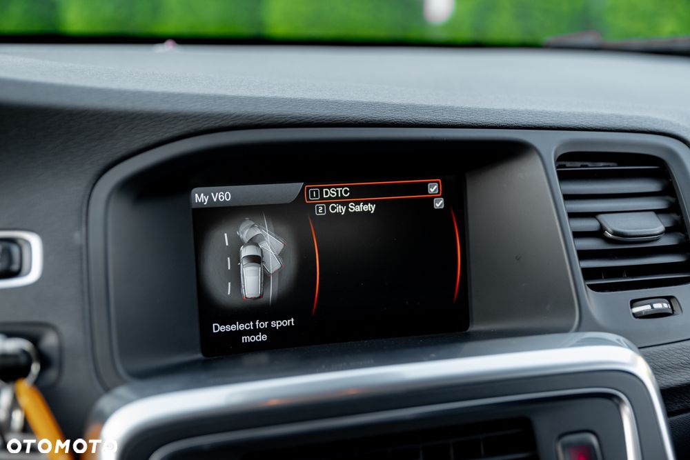 Volvo V60 D4 AWD Geartronic Momentum - 35