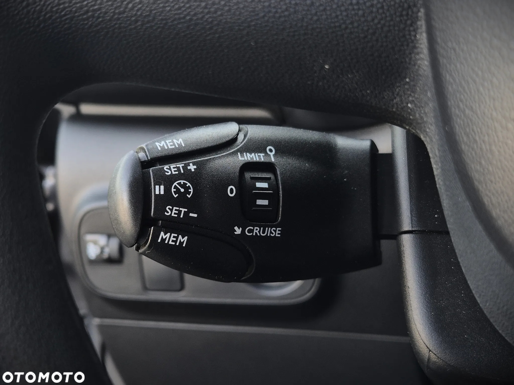 Citroën C3 1.2 PureTech Shine EAT6 - 24
