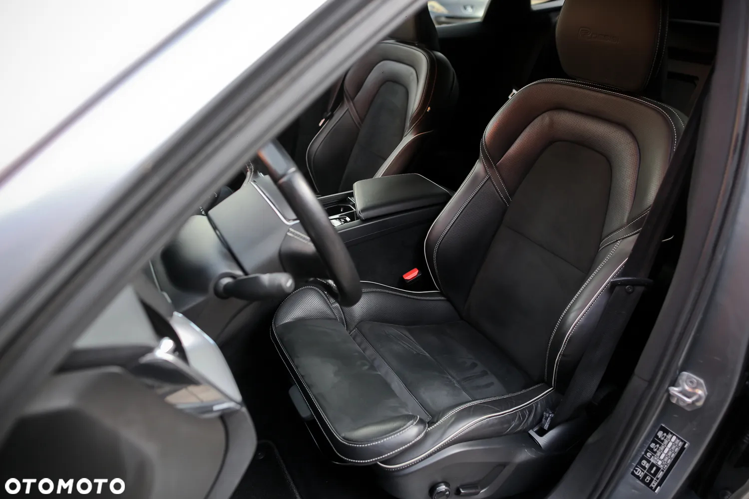 Volvo XC 60 D4 AWD Geartronic RDesign - 24