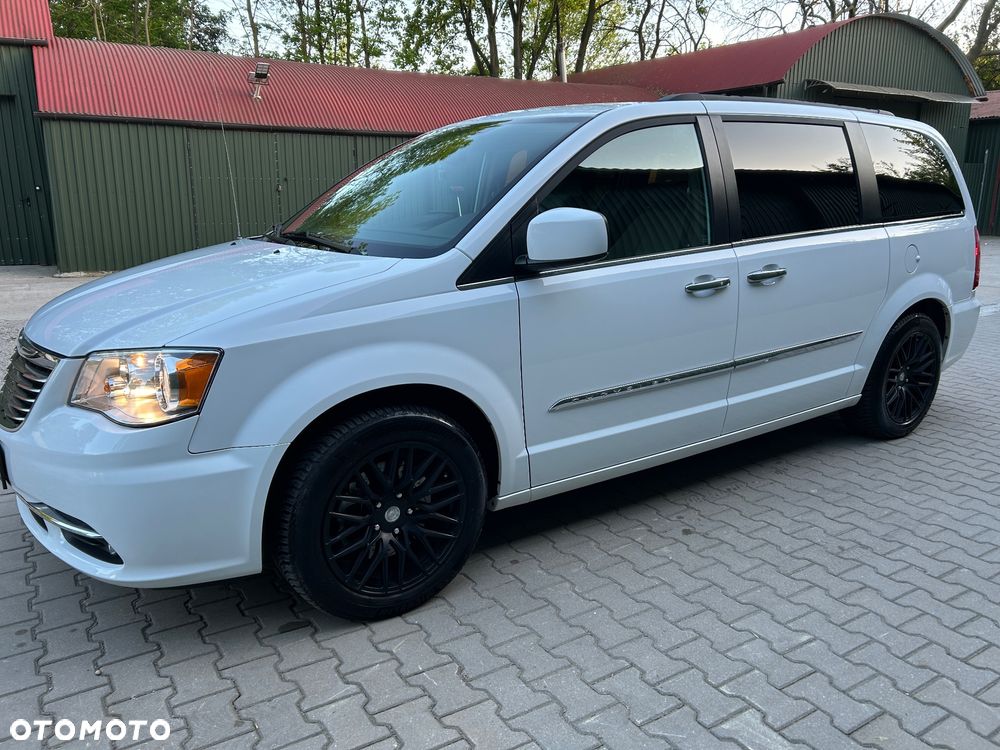 Chrysler Town & Country - 8