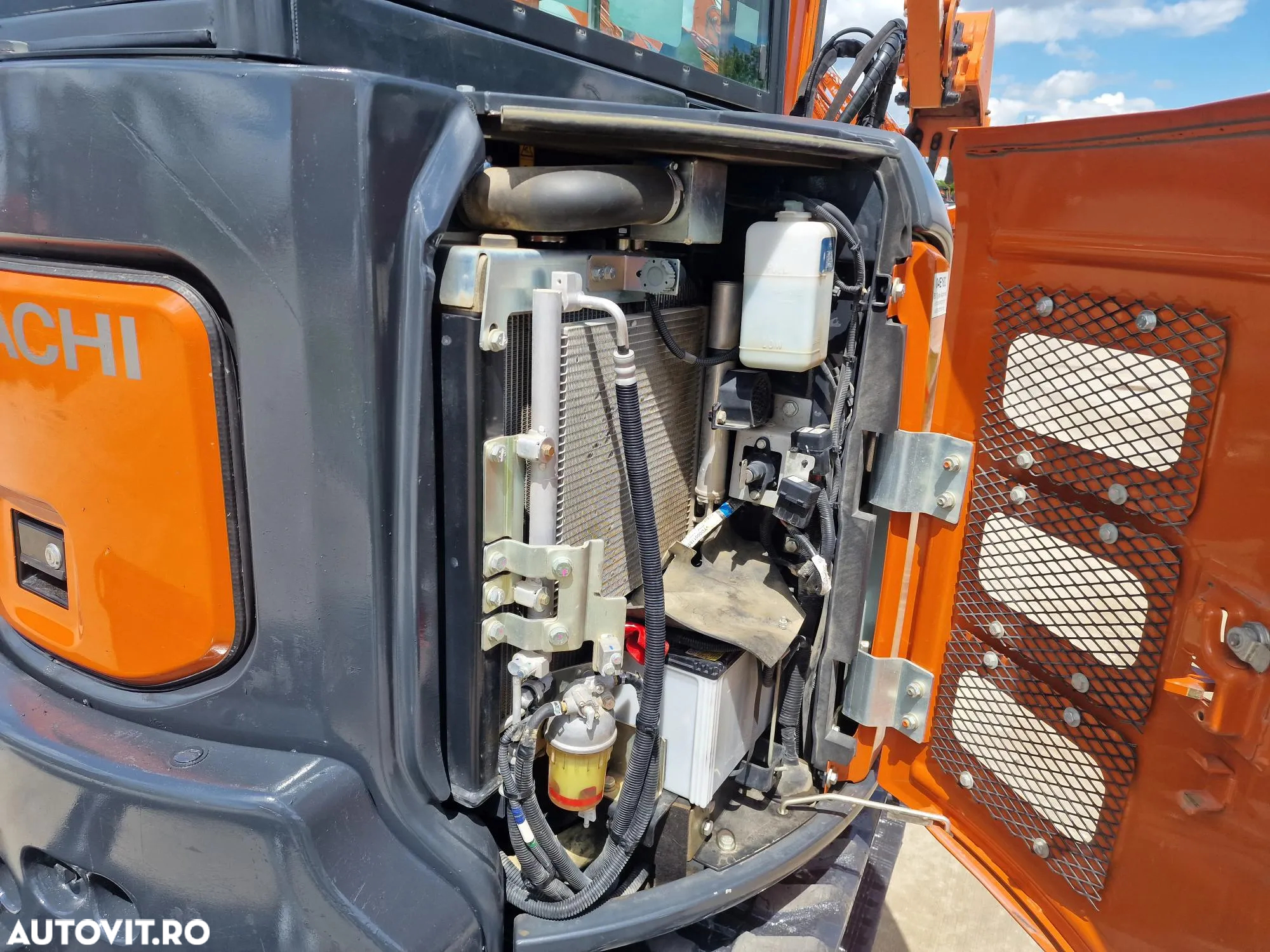 Hitachi ZX33, 3,7 tone, 2023/05, 1.163h, CUPLA RAPIDA+3 CUPE NOI, Senile 80% bune, Instalatia de picon pe brate, Sistem antifurt, Aer conditioinat, adanc sapare 4mc, ridica tevi de 2,5tone, STARE FOARTE BUNA< CA NOU, posibilitate leasing 4 ani-36900 EUR+Tva - 22