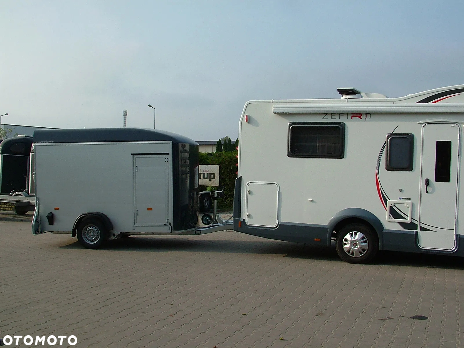 Debon Przyczepa zabudowana aluminiowa poliestrowa kontener furgon cargo Cheval Liberte Debon C 300 - 15