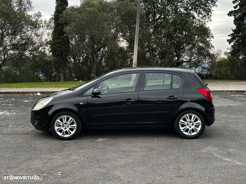 Opel Corsa 1.2 Twinport Cosmo - 3