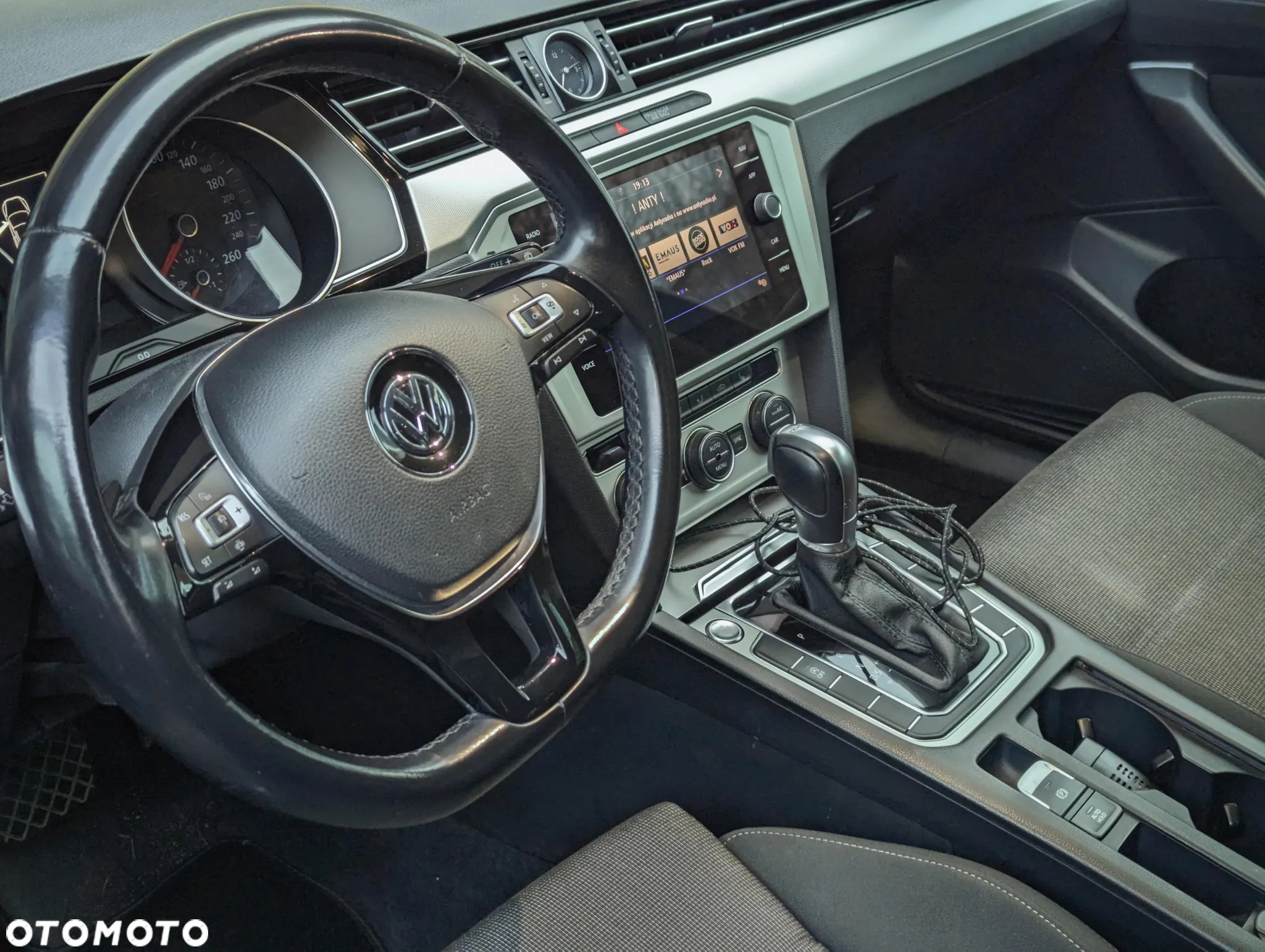 Volkswagen Passat Variant 2.0 TDI DSG (BlueMotion Technology) Comfortline - 22