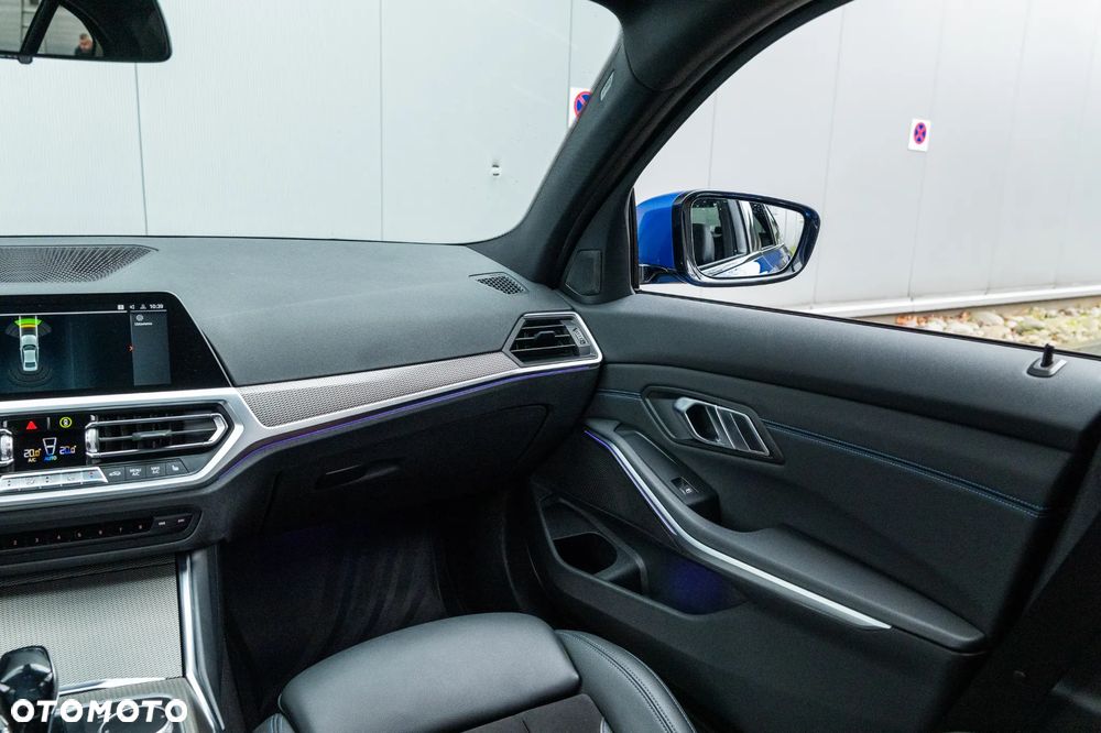 BMW Seria 3 330i xDrive M Sport - 29