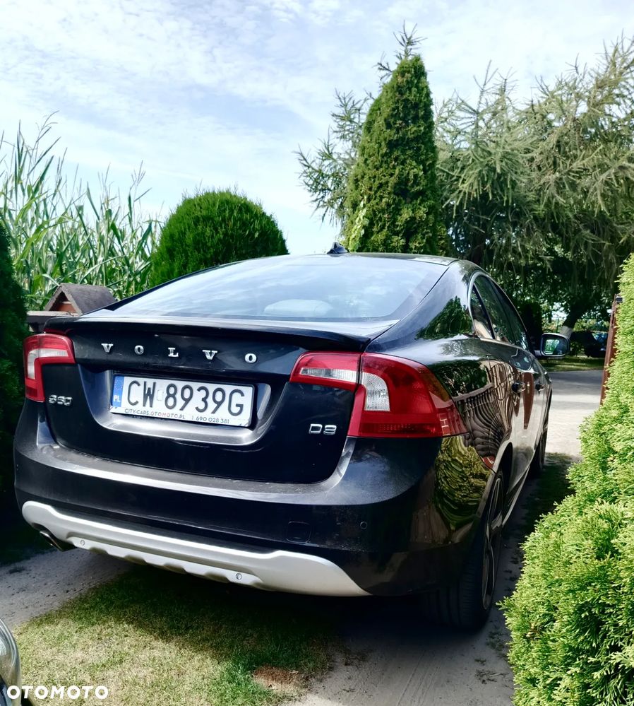 Volvo S60 D3 R-Design - 3