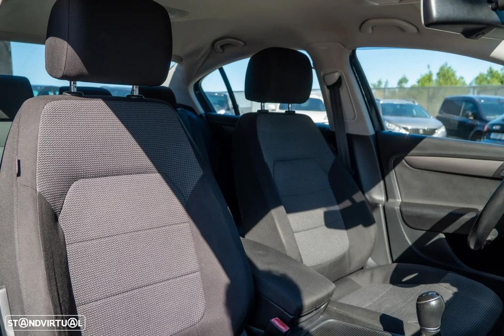 VW Passat 1.6 TDI Confortline - 20