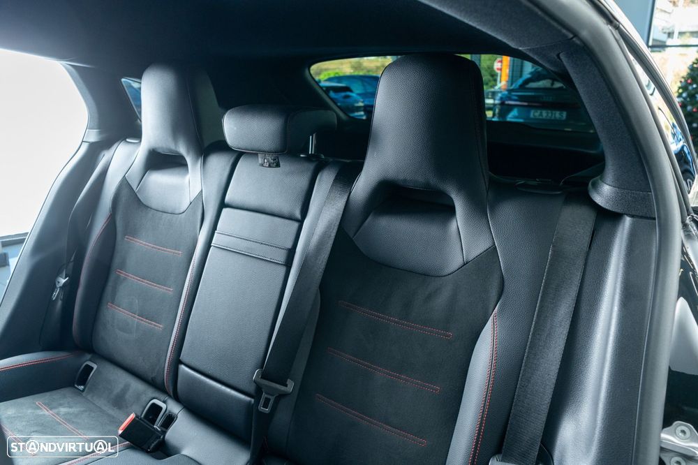 Mercedes-Benz CLA 250 e Shooting Brake AMG Line - 11