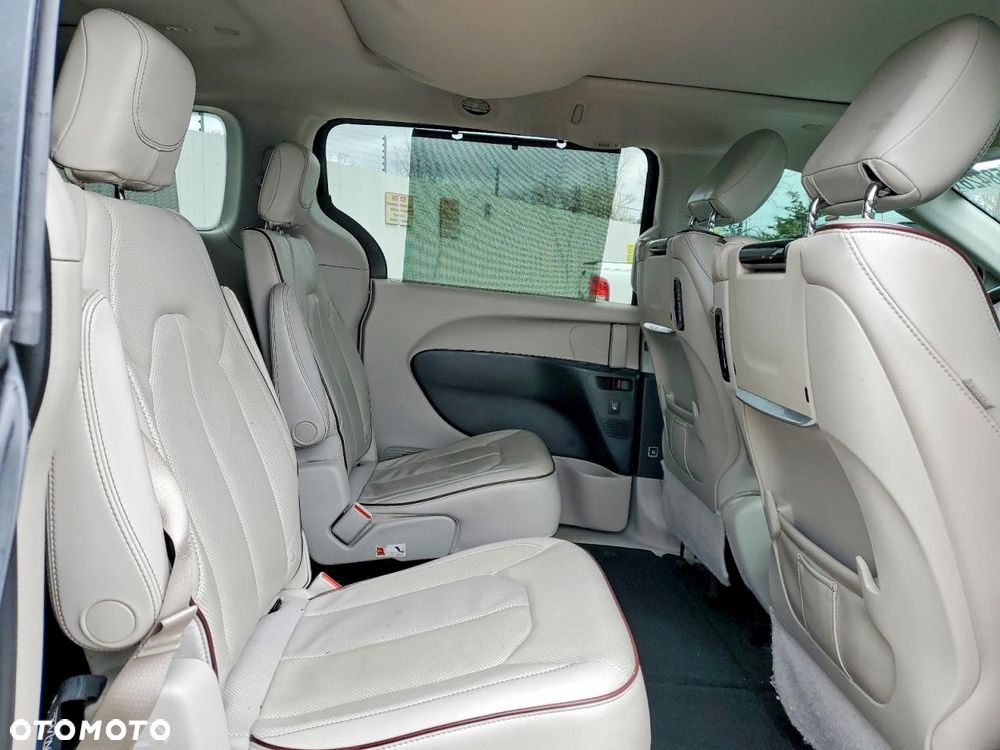 Chrysler Pacifica - 10