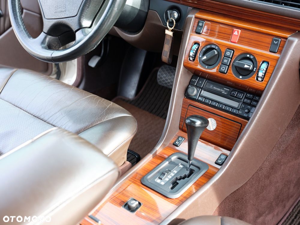 Mercedes-Benz W124 (1984-1993) - 12